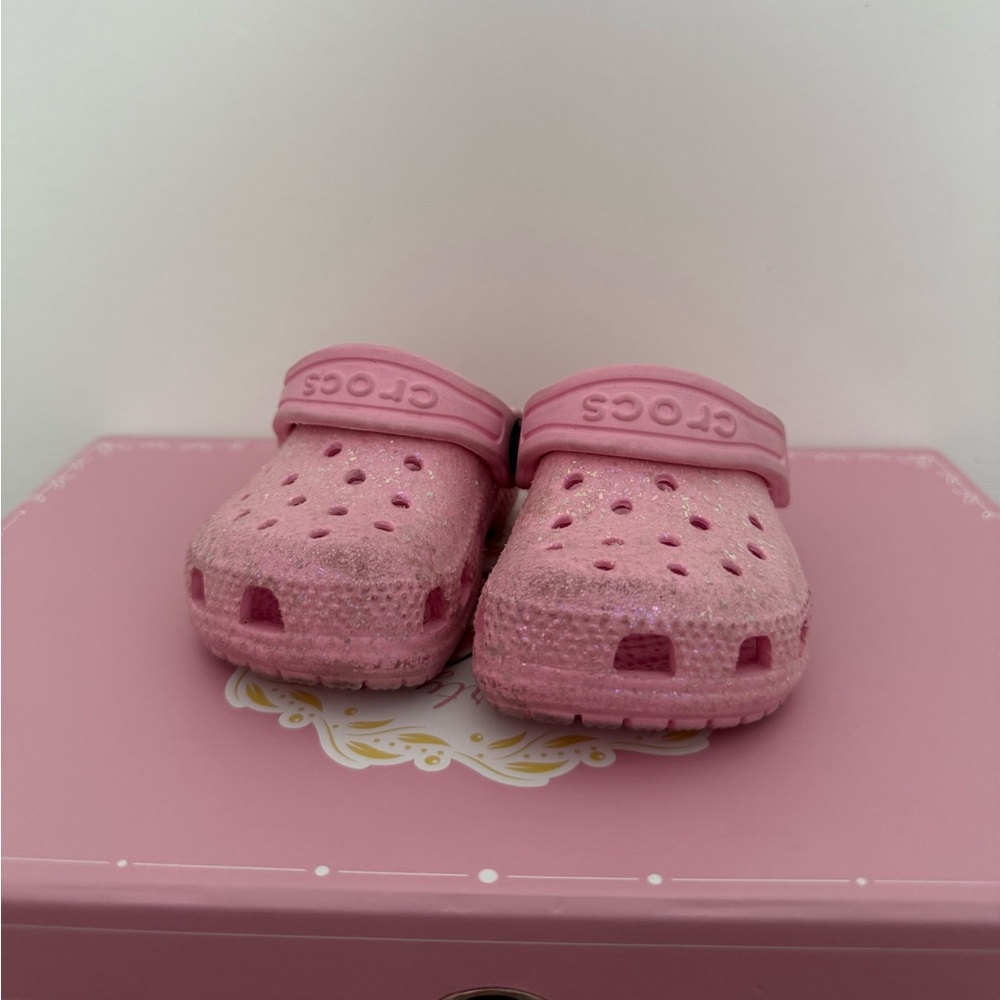 Crocs girls size 4